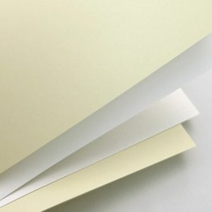 KARTON OZDOBNY A4/250g GŁADKI KREMOWY (20)